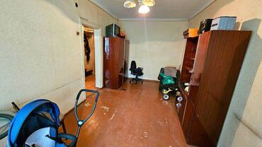 семная квартира: 1 комната, 28 м², Сталинка, 1 этаж, Старый ремонт