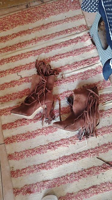 ugg bor: Ženske čizme na štiklu sa resama - Model: kratke čizme do članka - — 1