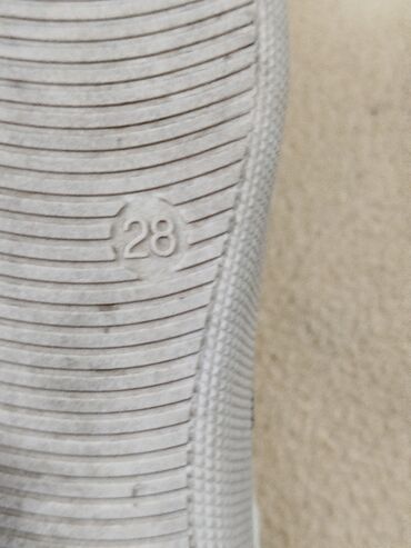 Детская обувь: Продаю детскую обувь в идеальном состоянии. Брали от 3500 сом. От 400 — 12