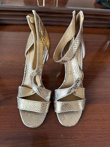 Basanoşka və səndəllər: Qızılı rəngli Michael Kors qadın sandaleti - Brend: Michael Michael — 1
