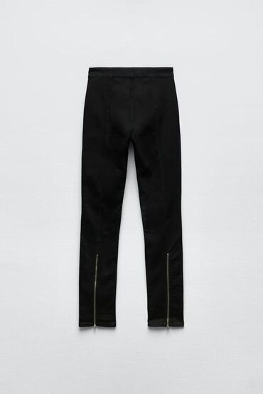 Atlama ipləri: Zara yan cibləri ve arxa eteklerde zamok olan, dar, uzun qara cins — 5