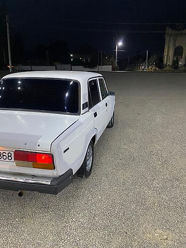 prius 20 kuza salon: Lada sedan (klassik “2107” seriyası görünüşü). Ağ rəngli, 4 qapılı — 5