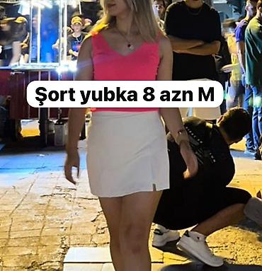 Dəstlər, kostyumlar: Qadın geyimləri – ölçü M - Ağ zolaqlı iki hissəli dəst: düyməli — 6