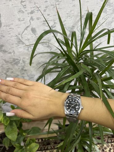 часы ручной работы: Женские часы абсолютно новые ни разу не носили