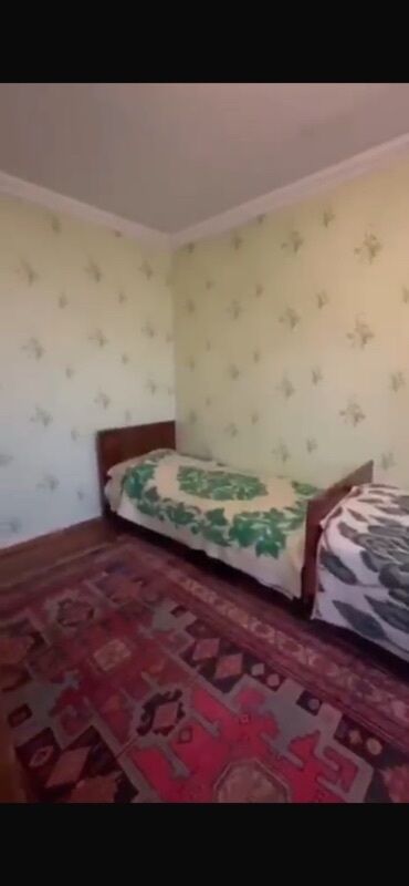Otaqların uzunmüddətli kirayəsi: 🏡 Bakıxanovda geniş ev satılır Ünvan: Əhmədbəy Ağayev küçəsi 41/45 — 3