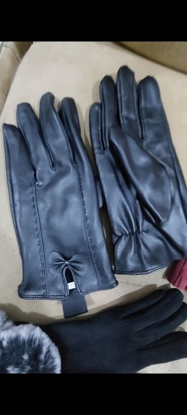 Dəstlər, kostyumlar: Qadın geyimleri 9 aznden baslayir. bir nece geyim alana endirim ve — 20