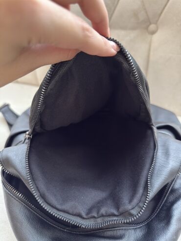 Çantalar: Qara dəri effektli günlük çanta/rüqsak - Material: yumşaq dəriyə — 6