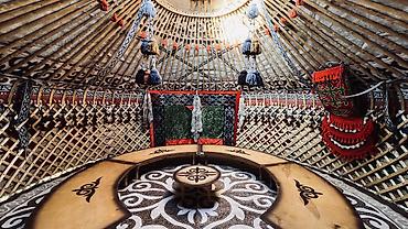 Аренда юрт: Аренда юрты, Каркас Деревянный, 85 баш, Стол, С полом, Казан — 29