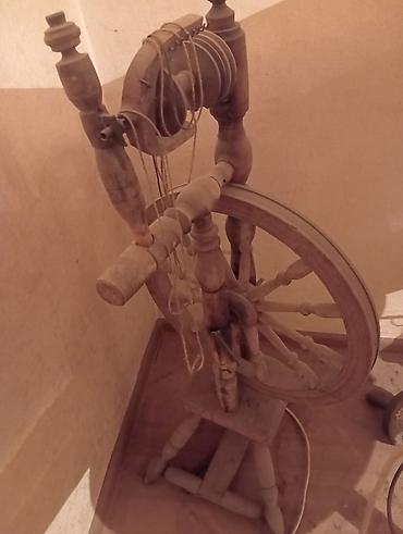 Декор и интерьер: Ручная прялка (колёсная). - Материал: дерево, точёные элементы — 2