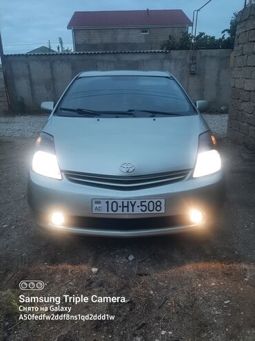 Toyota: Toyota Prius (2-ci nəsil) hibrid hetçbek - Kuzov: hetçbek, gümüşü