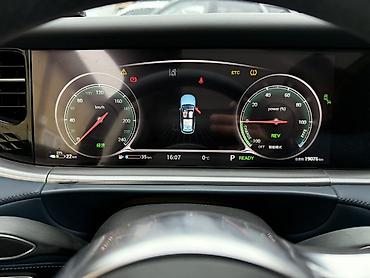 Voyah: Voyah : 2022 г., 1.5 л, Гибрид, Кроссовер — 12