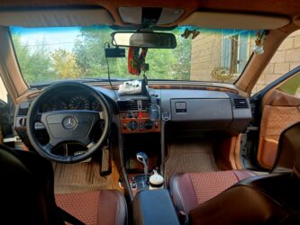 Mercedes-Benz: Mercedes-Benz 220: 2.2 l | 1993 il Sedan — 3