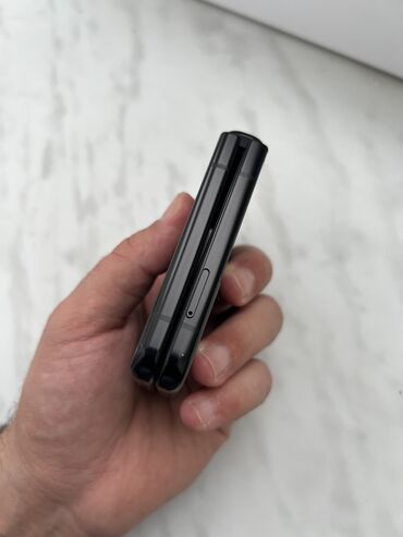 Samsung: Samsung Galaxy Z Flip 3 5G — 5