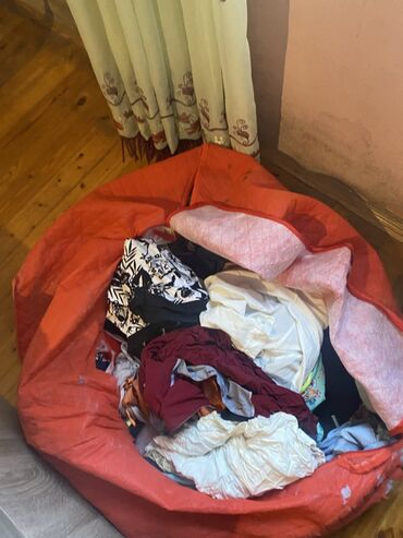 Digər qadın geyimləri: 100 yaxındı hamısın götürene 1 manatdan tek-tek 1.50 — 3