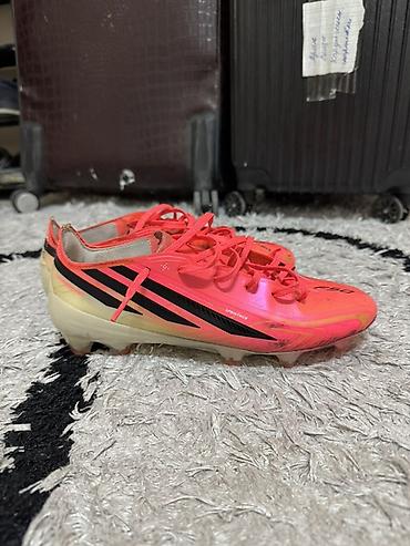 Футбольные бутсы adidas F50 (FG) - Легкая скоростная модель для