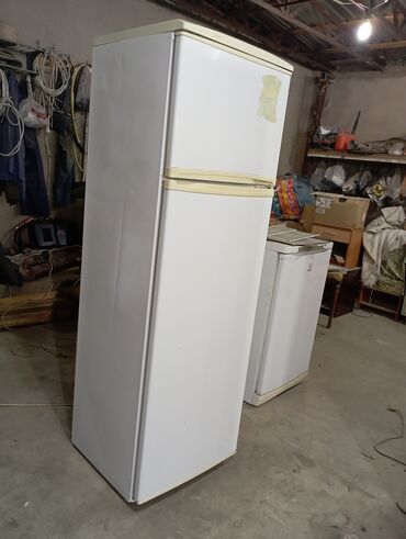 холодильник прадаю: Холодильник Б/у, Двухкамерный
