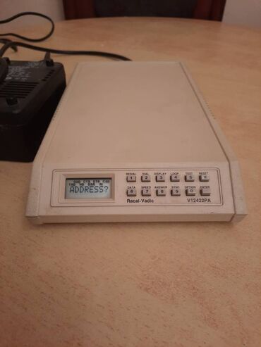 Druga oprema za računare i laptopove: Stari retro modem i adapter za kompjuter.

Nepoznato stanje — 10