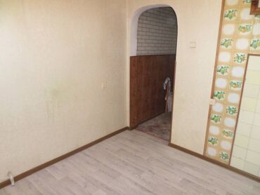 квартира бишкек 2 комнаты: 3 комнаты, 78 м², 106 серия, 1 этаж, Старый ремонт