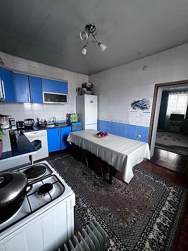 Продажа коттеджей и домов: Продаётся двухэтажный дом с участком 4 сотки. В городе Чолпон-Ата — 6