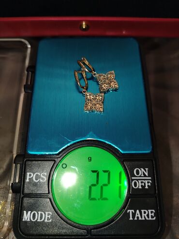 Zərgərlik dəstləri: Dəstə daxildir: Üzük, Sırğa, Pandora, Sarı qızıl, 585 Əyar, 518 g — 9