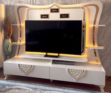 Tv stend yeni kimi qalib. Cızığı,sınan yeri yoxdur. Təmir də