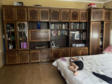 стенка из натурального дерева мини: Сервант, Б/у, Дерево
