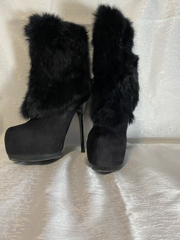 зимняя обувь женская: Ботинки и ботильоны 38.5, цвет - Черный