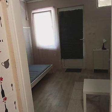 Stan na dan: Garsonjera - Prizemni ulaz kroz ograđenu terasu sa stepeništem i — 3