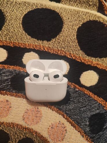 airpods gəncə: Apple Airpods 3 40-manat Təcili Satıram Real alıcı olsa Endirim edəcəm