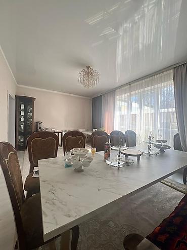 Продажа коттеджей и домов: Продаётся дом с закрытым двором и большим навесом для автомобилей — 11