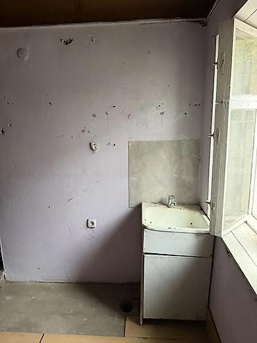 Үйлөрдү ижарага берүү: 42 м², 3 бөлмө, Ахунбаев / Бакаев көч., Жаныбарлары жок — 4