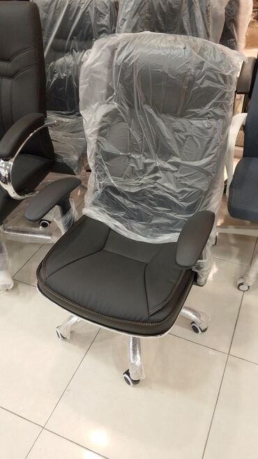Ofis və oyun kresloları: Yeni, Təkərli, Qolları tənzimlənmir, Dəri -da lalafo.az — 12 Ofis və oyun kresloları: Yeni, Təkərli, Qolları tənzimlənmir, Dəri — 12