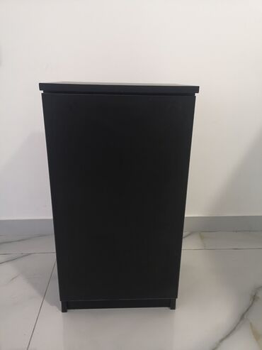 Otaq bitkiləri: Açılan, 1 qapı Düz dolab
