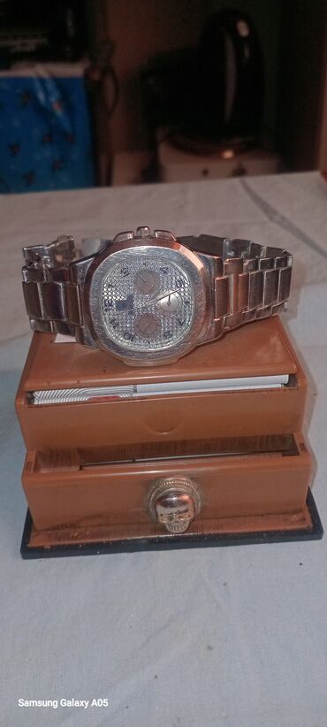 Qol saatları: Metal qolbaqlı kişi saatı - Korpus və qolbaq: paslanmayan polad — 1