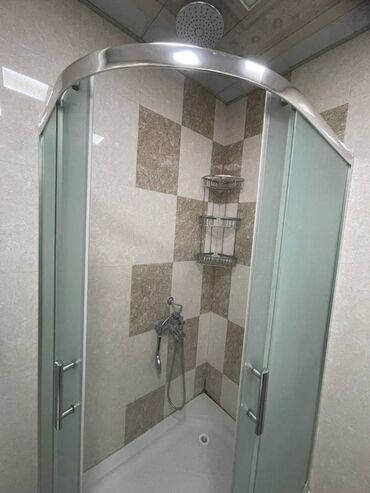 Uzunmüddətli kirayə mənzillər: Nəsimi metrosunun yanı, 9 mərtəbənin,9-cu mərtəbəsində,3 otaqlı geniş — 12