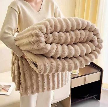 retro stvari: 🌿Rebrasta plišana ćebad🌿
🌿Dimenzije-200*200 
🌿Cena-2200 din — 6