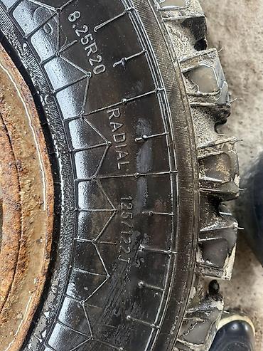 Təkərlər: Yük avtomobilləri üçün şinlər və disklər - Dəst: 3 ədəd şin, 2 ədəd — 8