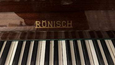 Rönisch akustik pianino – klassik alman məktəbinin nümunəsi. -