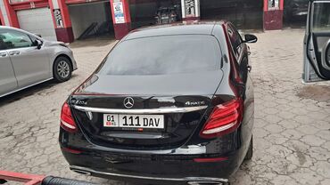 ретро машины бишкек: Черный седан Mercedes-Benz E-класса с полным приводом 4MATIC и