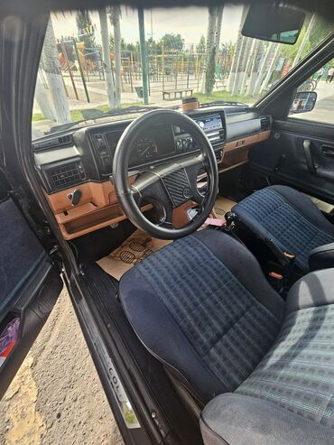 opel askona: Интерьер автомобиля Volkswagen Golf II. Салон выполнен в темных тонах