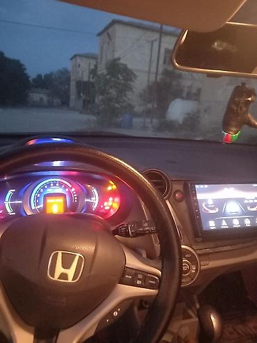 qara disk: Honda Insight hibrid hetçbek - Kuzov: hetçbek, ağ rəng - Yanacaq — 8