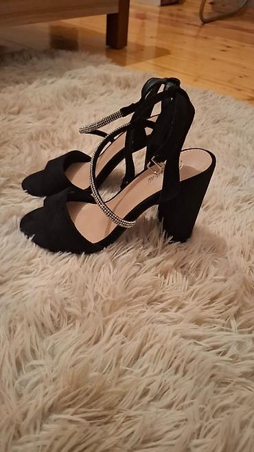 Босоножки, сандалии, шлепанцы: Qadın yüksək dabanlı sandal - Rəng: qara - Model: açıq burunlu — 2