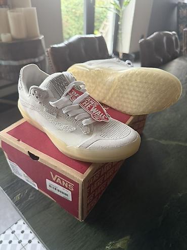 c4 batinka qiyməti: Vans idman ayaqqabısı - Model: Vans (ağ rəng tonları) - Üst material — 1
