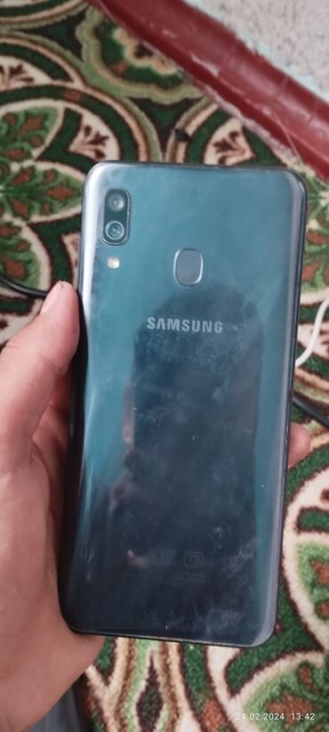 smartfony na 1 sim: Samsung A30, Б/у, 64 ГБ, цвет - Черный, 2 SIM