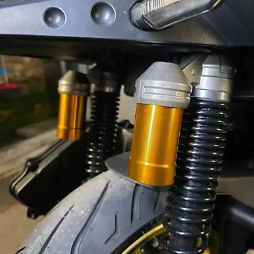 Ostali motocikli i skuteri: Sportski skuter 300 cm³ – moderni maxi dizajn - Agregat — 12