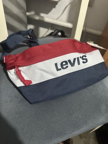 тренировочные сумки: Продаю сумку - бананка LEVIS оригинал …