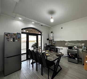 Продажа коттеджей и домов: 🏡 **ПРОДАЁТСЯ ДОМ** 📍 Район: Карагачевая Роща 📝 **Описание:** — 1