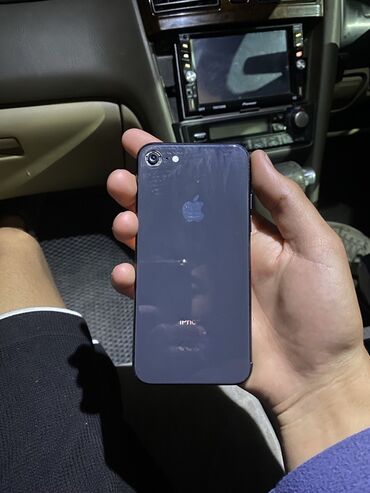 Apple iPhone: IPhone 8, Б/у, 64 ГБ, Черный, Защитное стекло, 86 %