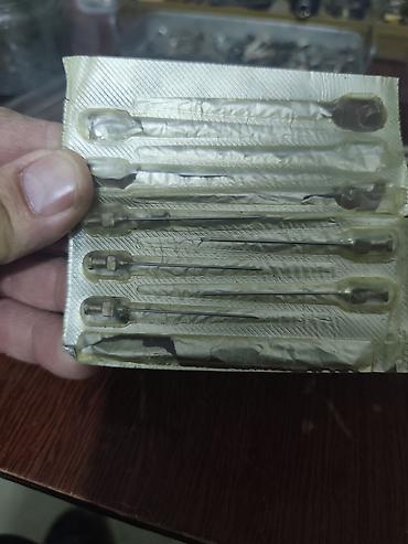 Digər alət dəstləri: Məhsul: Şüşə şprislər və iynə ucları dəsti Təsvir: - Həcm: 20 ml şüşə — 11