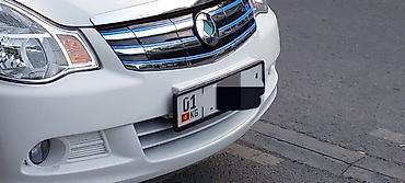 Другие автомобили: Белый седан Донг Фенг Е 11 К предназначенный для комфортного — 4